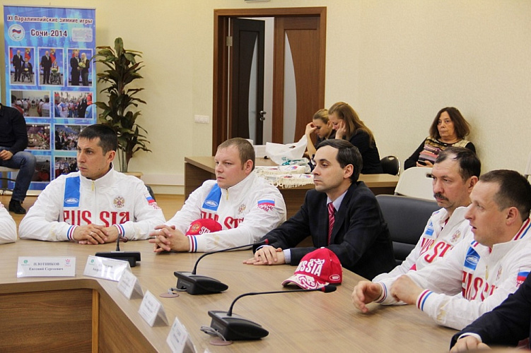 В зале Исполкома Дома паралимпийского спорта прошла встреча руководства ПКР, Всероссийской федерации спорта лиц с ПОДА со сборной командой России по хоккею-следж, организованная в преддверии чемпионата мира