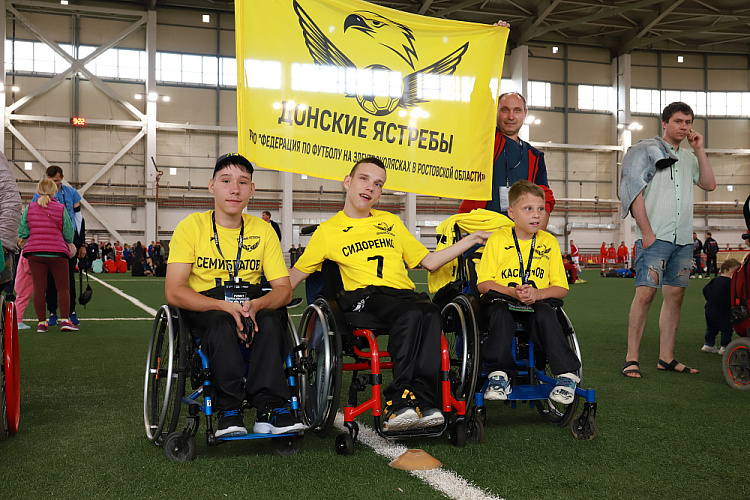 Заместитель руководителя Аппарата ПКР, чемпион Паралимпийских игр по футболу лиц с заболеванием ЦП И.Е. Потехин в г. Казани принял участие в церемонии открытия Всероссийских соревнований по футболу лиц с ОВЗ «Стальная воля»