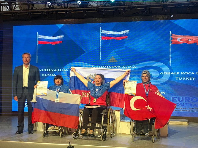 Российские спортсмены успешно выступили на чемпионате Европы по пара-армрестлингу в Греции