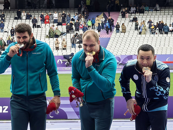 2 золотые, 1 серебряную и 2 бронзовые награды завоевали паралимпийцы из России в восьмой день Паралимпиады в Париже
