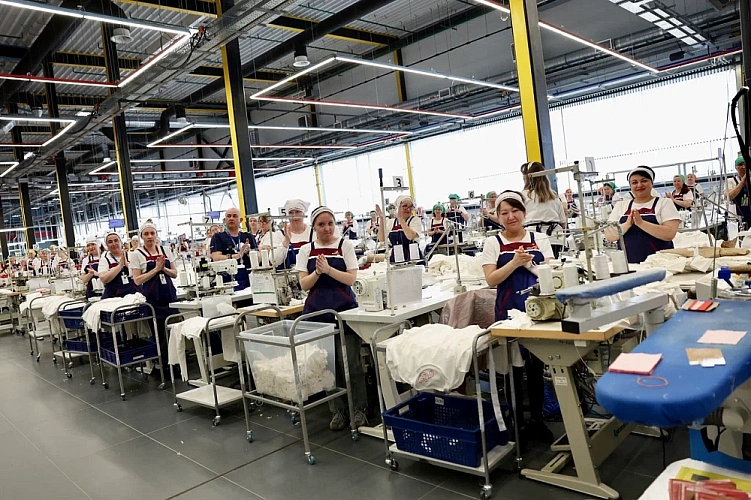 Делегация российских паралимпийцев посетила швейную фабрику «Мануфактуры Bosco»