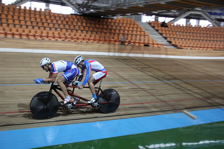 Определены победители чемпионата России по велоспорту-тандем на треке среди лиц с нарушением зрения