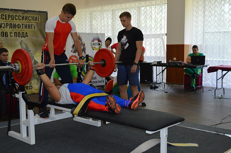 Спортсмены из Краснодарского края Юлия Воронцова и Андрей Самовик стали победителями абсолютного зачета на первенстве России по пауэрлифтингу 