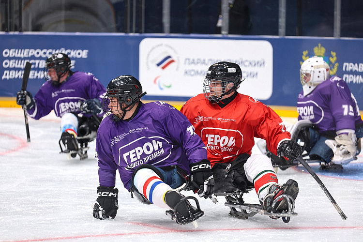 Во Владивостоке состоялось открытие Кубка по следж-хоккею среди ветеранов СВО «Герои нашего времени»