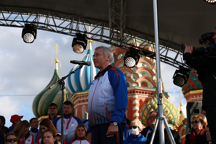 Паралимпийскую сборную России торжественно встретили на Красной площади Паралимпийскую сборную России торжественно встретили на Красной площади