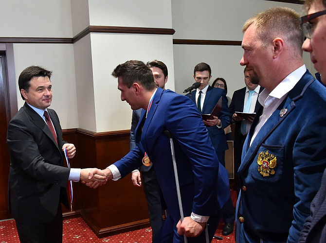 В.П. Лукин, П.А. Рожков, Б.В. Иванюженков, С.А. Самойлов в Доме Правительства Московской области  приняли участие в церемонии награждения Губернатором МО А.Ю. Воробьевым сборной команды региона по хоккею-следж «Феникс» за победу на чемпионате России