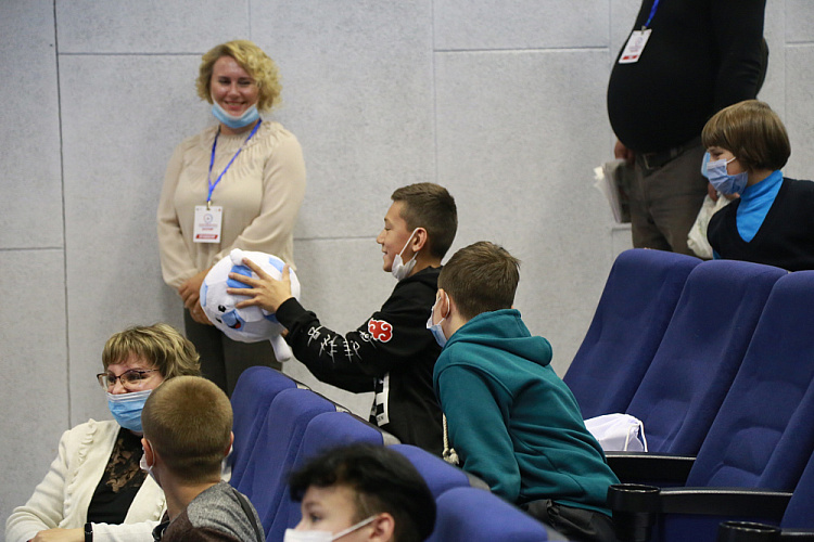 П.А. Рожков совместно с чемпионами и призерами Паралимпийских игр, в г. Дзержинске провели Паралимпийский урок для учеников Дзержинской специальной коррекционной школы