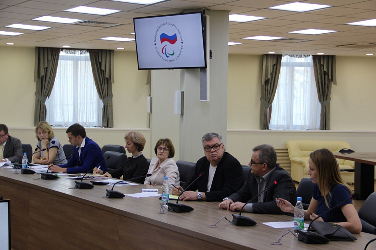 П.А. Рожков, А.А. Строкин в зале Исполкома ПКР провели рабочее совещание по вопросу «Развития хоккея-следж в Российской Федерации"