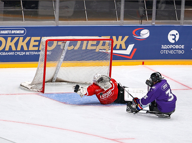 Во Владивостоке состоялось открытие Кубка по следж-хоккею среди ветеранов СВО «Герои нашего времени»