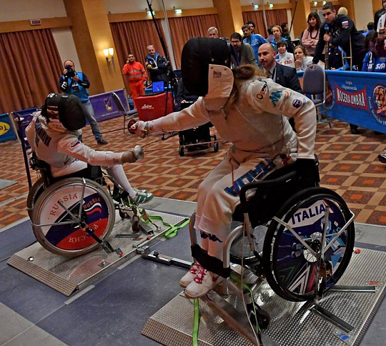 Сборная команда России по фехтованию на колясках завоевала 4 золотые, 5 серебряных и 10 бронзовых медалей по итогам четырех дней чемпионата мира в Италии Сборная команда России по фехтованию на колясках завоевала 4 золотые, 5 серебряных и 10 бронзовых медалей по итогам четырех дней чемпионата мира в Италии