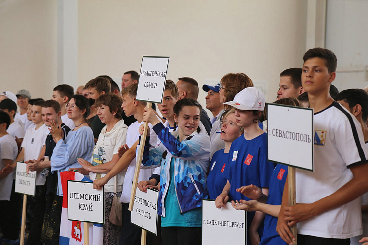 Всероссийскую летнюю спартакиаду детей-инвалидов с поражением ОДА и соревнования по футболу ампутантов торжественно открыли в Грозном