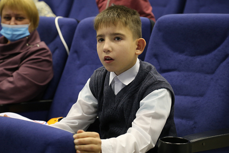 П.А. Рожков совместно с чемпионами и призерами Паралимпийских игр, в г. Дзержинске провели Паралимпийский урок для учеников Дзержинской специальной коррекционной школы