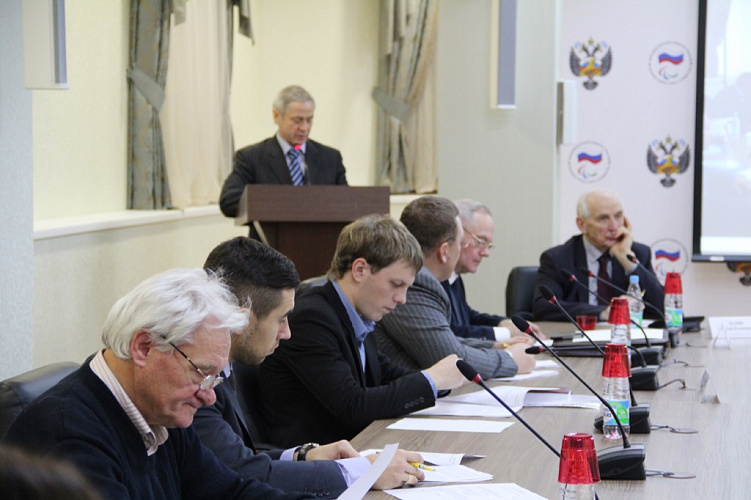 В.П. Лукин в зале Исполкома Дома паралимпийского спорта провел заседание Исполкома ПКР