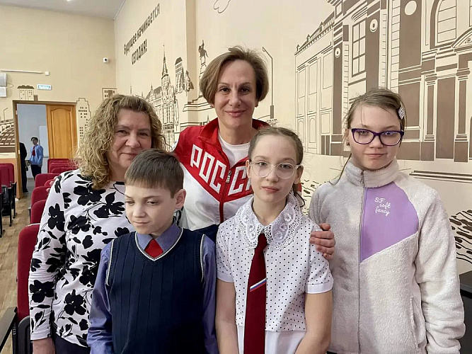 Вице-президент ПКР, президент ВФСС, 3-кратная паралимпийская чемпионка О.В. Семенова провела Паралимпийские уроки для детей с ОВЗ в Алтайском крае