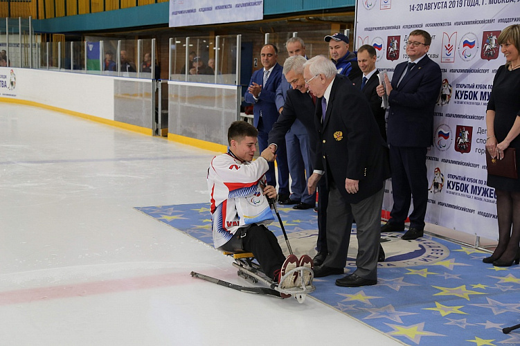 В г. Москве в Ледовом дворце «Умка» стартовал Открытый Кубок по хоккею-следж «Кубок Мужества»