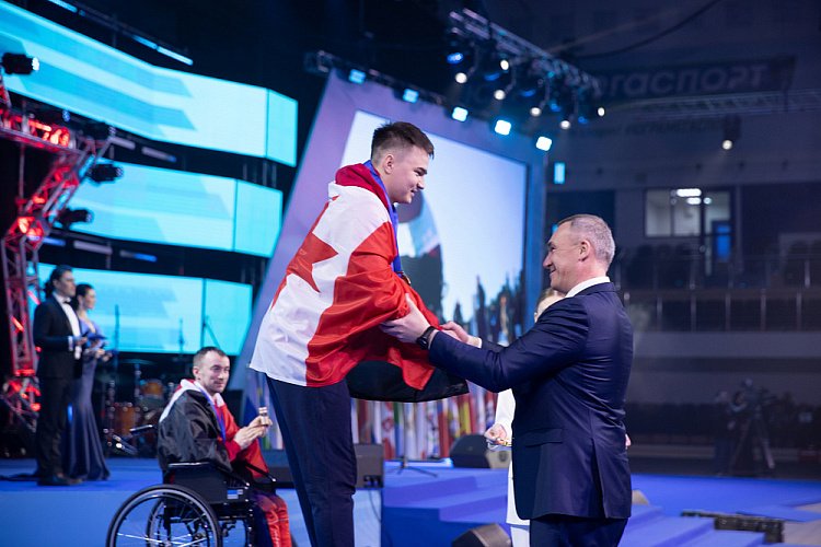 Более 300 ветеранов специальной военной операции приняли участие в первом Всероссийском «Кубке Защитников Отечества» по зимним видам спорта