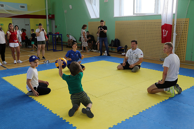 ПКР и Министерство спорта Белгородской области в г. Белгороде провели Паралимпийский урок и мастер-классы для детей с ПОДА