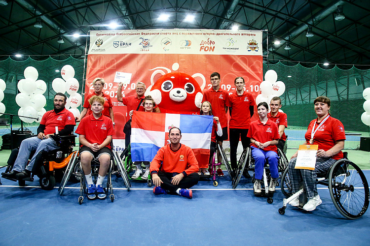 43 спортсмена из 11 регионов страны разыграли медали чемпионата России по теннису на колясках