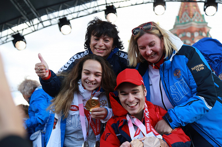 Паралимпийскую сборную России торжественно встретили на Красной площади Паралимпийскую сборную России торжественно встретили на Красной площади