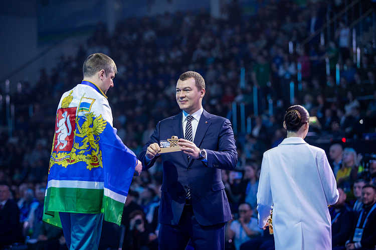 Более 300 ветеранов специальной военной операции приняли участие в первом Всероссийском «Кубке Защитников Отечества» по зимним видам спорта