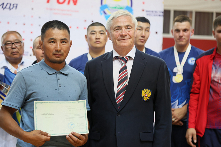 Команда Бурятии выиграла Кубок Фонбет по волейболу сидя среди ветеранов СВО