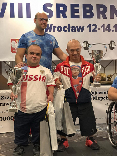 9 золотых, 4 серебряные и 3 бронзовые медали завоевали российские спортсмены на международных соревнованиях по пауэрлифтингу спорта лиц с ПОДА в Польше
