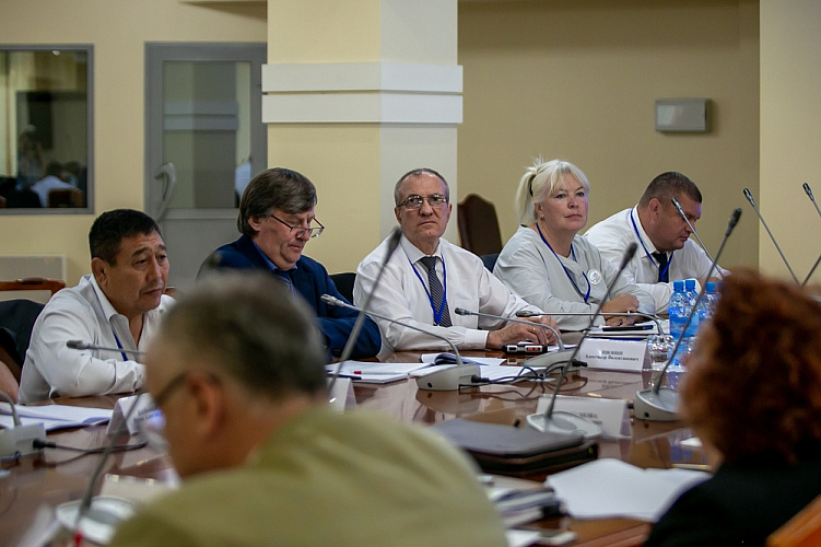 В.П. Лукин в г. Южно-Сахалинске провел заседание Исполкома ПКР