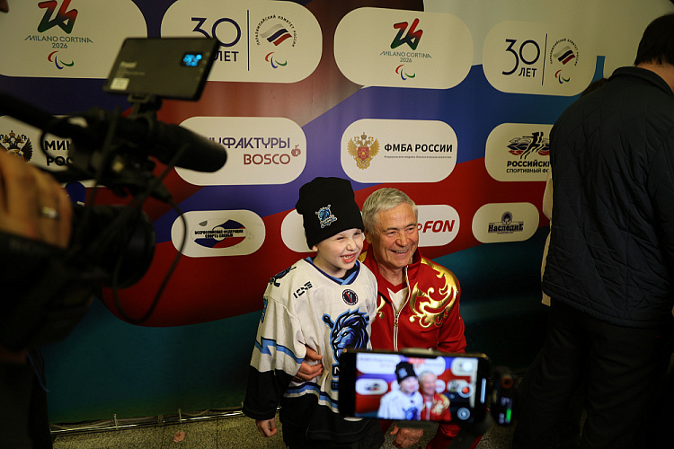 В аэропорту «Внуково» торжественно встретили паралимпийскую сборную России после XIV Паралимпийских зимних игр в Италии