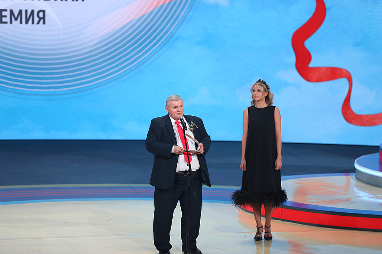 А. Кузюков, В. Шабалина, Ю.А. Назаренко и Спортивная школа Олимпийского резерва «Заря» г. Дзержинска стали лауреатами Национальной спортивной премии 2021 года