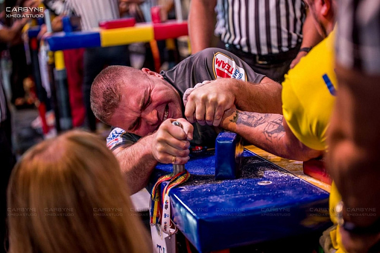 Сборная команда России по армрестлингу выиграла общекомандный зачет чемпионата мира в женской категории и стала второй – в мужской