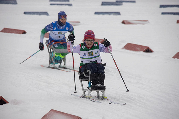 В Ханты-Мансийске определены победители и призеры главного старта по лыжным гонкам и биатлону спорта лиц с ПОДА спортивного сезона 2023 года