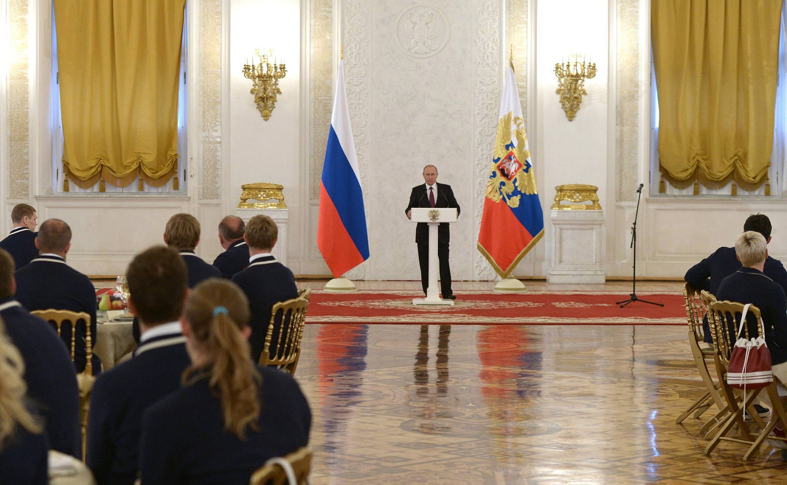 Президент РФ В.В. Путин в Кремле встретился с паралимпийской сборной командой России по летним видам спорта и вручил государственные награды РФ
