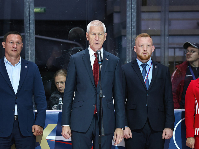 Во Владивостоке состоялось открытие Кубка по следж-хоккею среди ветеранов СВО «Герои нашего времени»