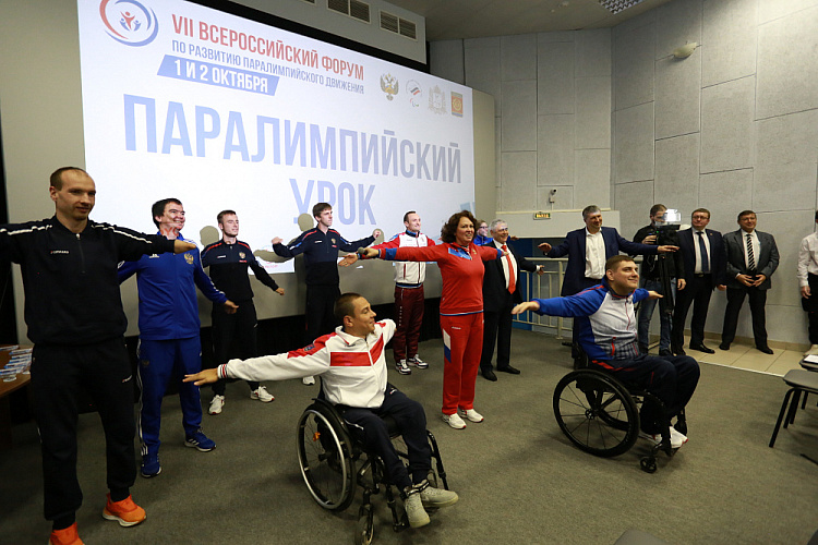 П.А. Рожков совместно с чемпионами и призерами Паралимпийских игр, в г. Дзержинске провели Паралимпийский урок для учеников Дзержинской специальной коррекционной школы