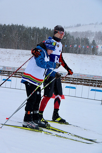 В Красноярске стартовали Кубок чемпионов и Всероссийские детско-юношеские соревнования по лыжным гонкам и биатлону спорта слепых