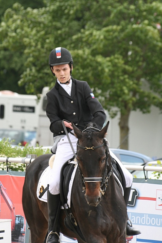 Российские спортсмены стали обладателями одной награды бронзового достоинства и четырех квот на участие в чемпионате Европы 2015 года в первые дни турнира по выездке, проходящего в г. Роозендале (Голландия)