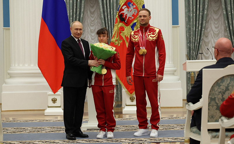 В Кремле Владимир Путин вручил государственные награды Российской Федерации победителям и призёрам ХIV Паралимпийских зимних игр 2026 года