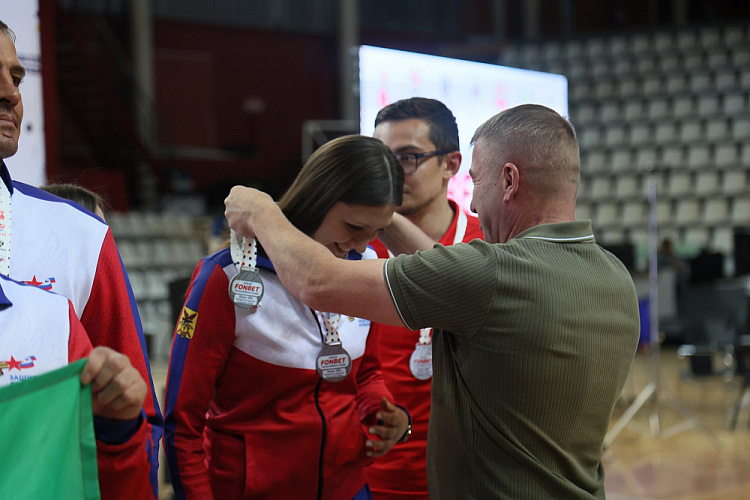 Команда Бурятии выиграла Кубок Фонбет по волейболу сидя среди ветеранов СВО