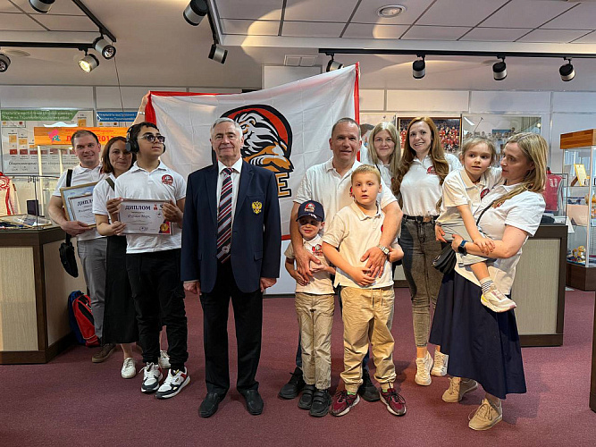 П.А. Рожков вручил призы победителям конкурса рисунков «День Великой Победы глазами детей», посвященного 80-летию Победы в Великой Отечественной войне