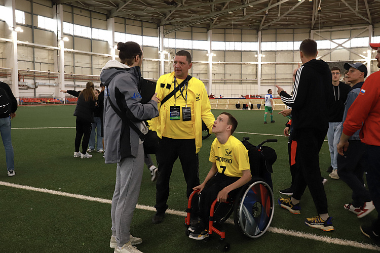 Заместитель руководителя Аппарата ПКР, чемпион Паралимпийских игр по футболу лиц с заболеванием ЦП И.Е. Потехин в г. Казани принял участие в церемонии открытия Всероссийских соревнований по футболу лиц с ОВЗ «Стальная воля»