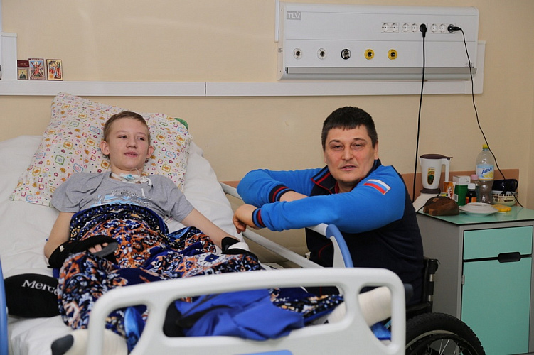 Чемпионы и призеры Паралимпийских игр - О.В. Семенова и В.Н. Селюкин встретились с пациентами НИИ неотложной детской хирургии и травматологии